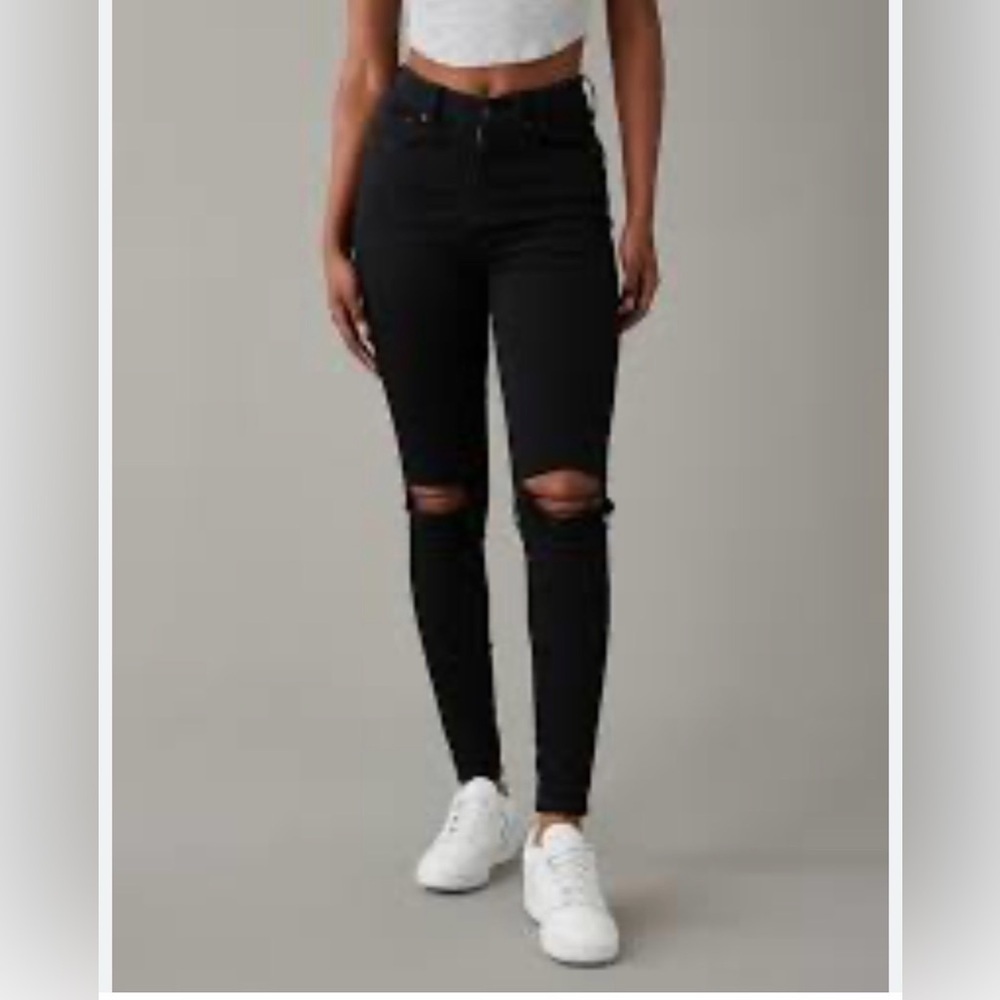 American Eagle Outfitters black distressed mid rise jegging size 8.